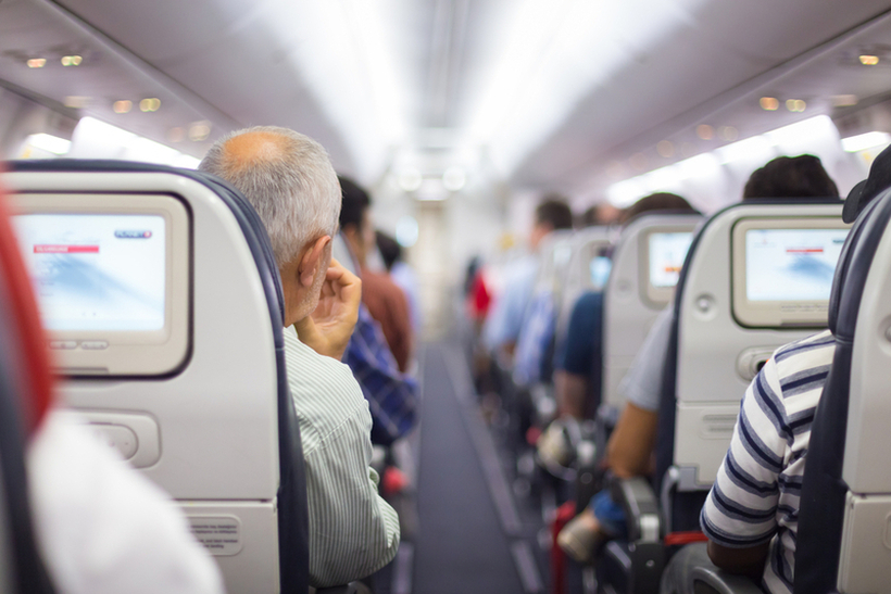 Поранешна стујардеса предупредува: Ако планирате да патувате со авион, задолжително избегнувајте ги овие работи