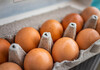 Дали знаете зошто работниците во супермаркетите во Германија отвораат кутии за јајца на касата?