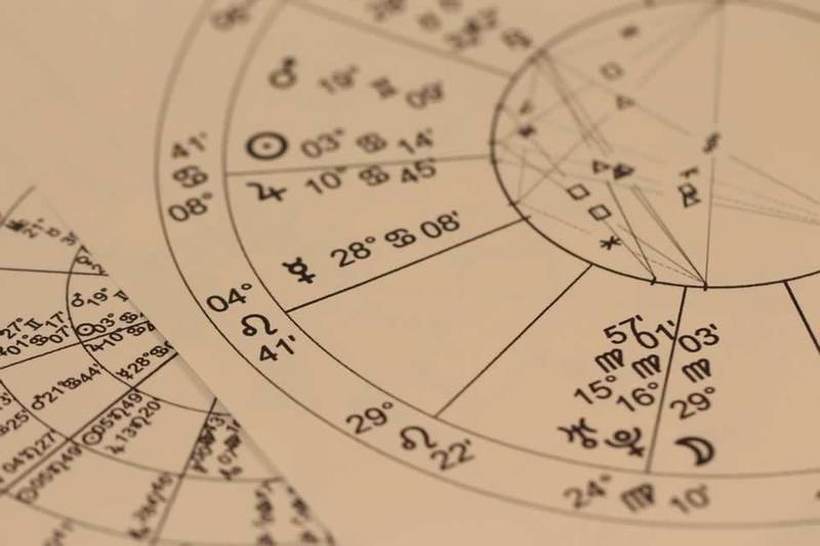 Месечен хороскоп: Октомври ќе биде месец на драматични пресврти за овие знаци