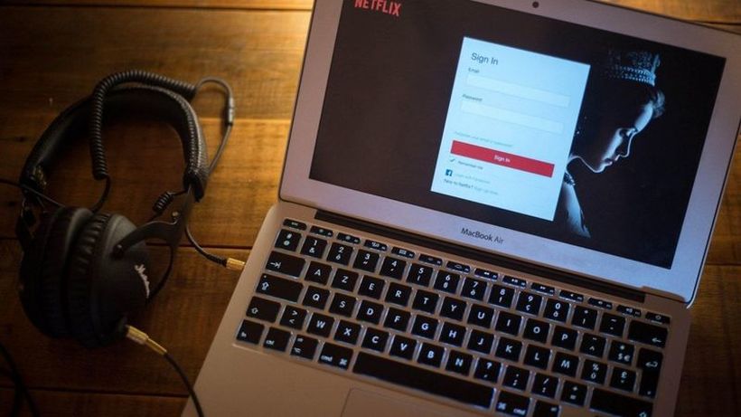 „Netflix“ започна со наплата за делење лозинки, корисниците збунети