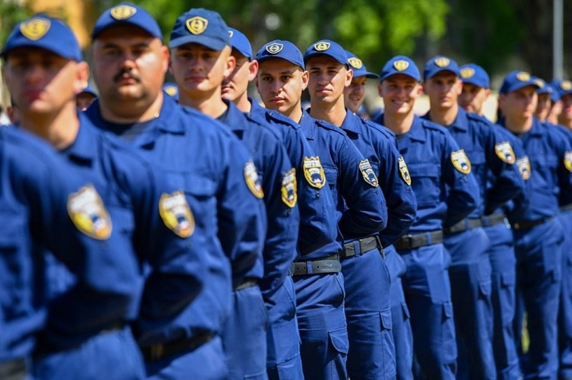 Ако двајца не се полицајци, третиот сигурно е – зошто ова е најпосакуваната професија во Македонија?