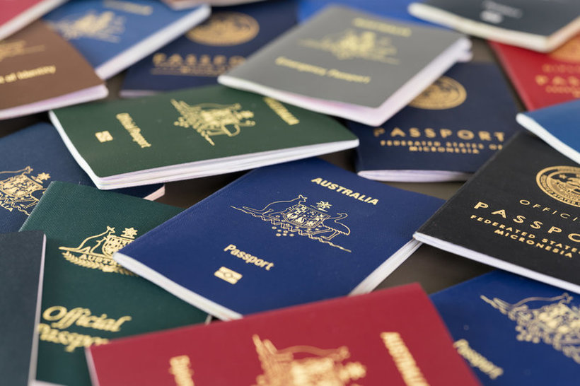 Во овие земји легално може да си купите пасош