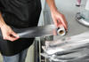 Дали знаете зошто алуминиумската фолија има сјајна и мат страна и која треба да се користи при готвење?
