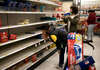 Повторно празни полици во супермаркетите? Што се случува сега?