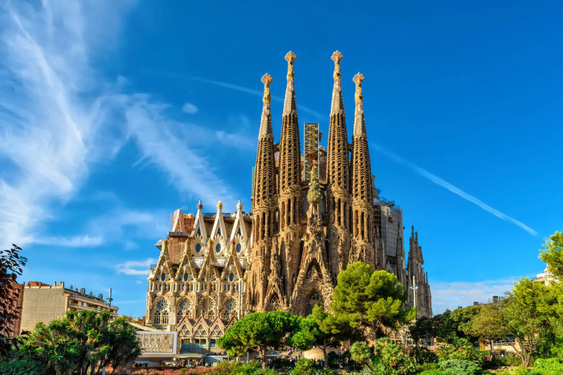 Завршена е изградбата на кулата Саграда Фамилија во Барселона