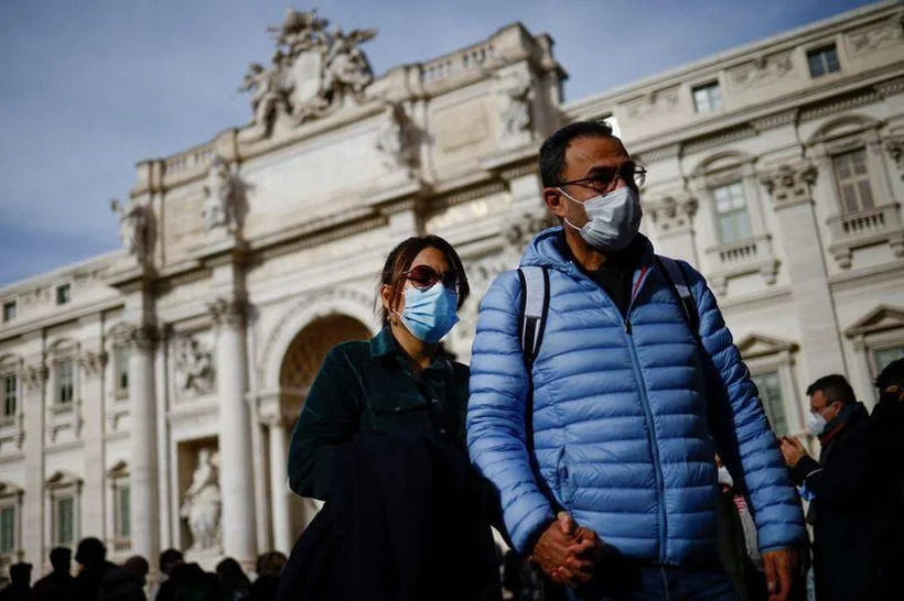 Италија ја укинува обврската за носење маски во јавниот превоз