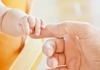 Породилно и за татковците - Како е регулирано во земјите од ЕУ?