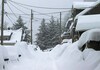 На Алјаска паднаа над 2,6 метри снег, се урнаа згради