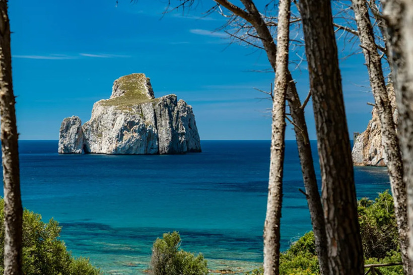 Бајковит италијански остров нуди бесплатно сместување за гостите до 35-годишна возраст! Тие сакаат да привлечат помлади гости и да ги популаризираат своите планини и пешачки патеки!