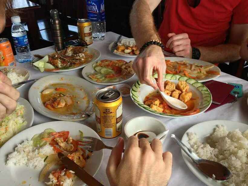 Колку чини фамилијарен ручек за 8 лица во еден просечен скопски ресторан?