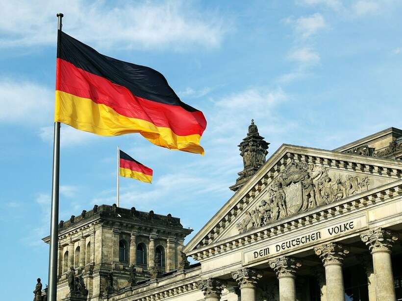 Германија го олеснува патот до државјанство