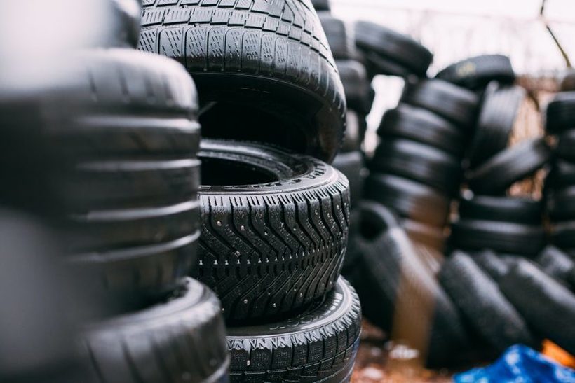 Дали знаете зошто гумите на возилата се црни?