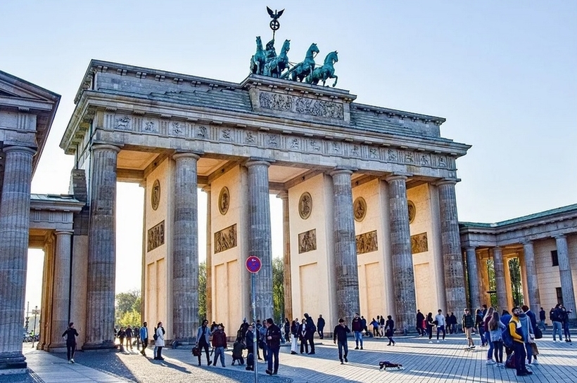 Германија ги укинува антиковид-мерките и покрај рекордниот број заразени