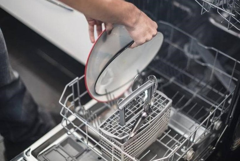 Што никако не треба да ставате во машината за садови