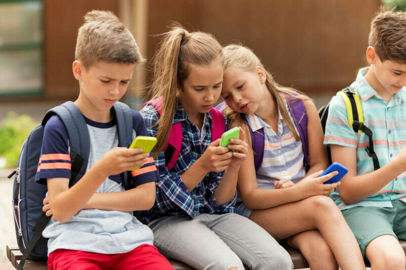 На која возраст детето треба да го добие првиот телефон? Прашање кое мачи многу родители