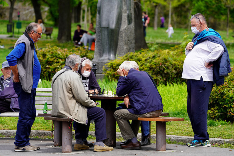 Пензионерите во Србија би можеле да добијат 13-та пензија?!