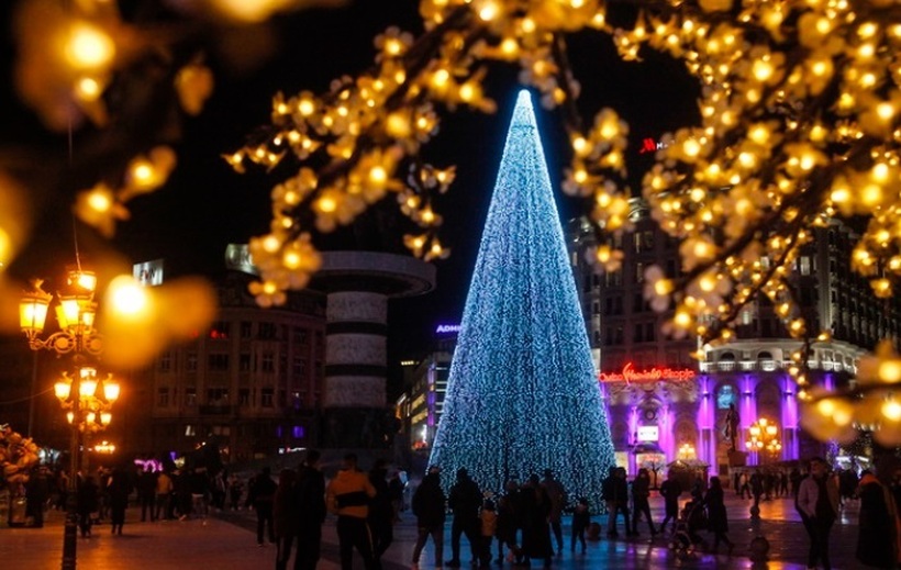 Денеска конечно ќе се знае кој ќе пее на скопскиот плоштад за Нова година