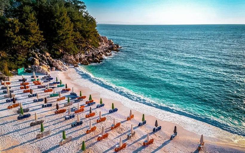 Затворени три популарни плажи на грчкиот остров Тасос