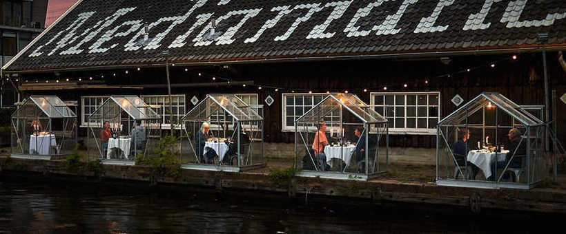 Холандски ресторан пронајде решение за социјалното дистанцирање и сега не може да постигне со резервациите