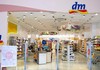 КОВИД поддршка: Компанијата dm им исплати бонус од 9.000 денари на сите вработени