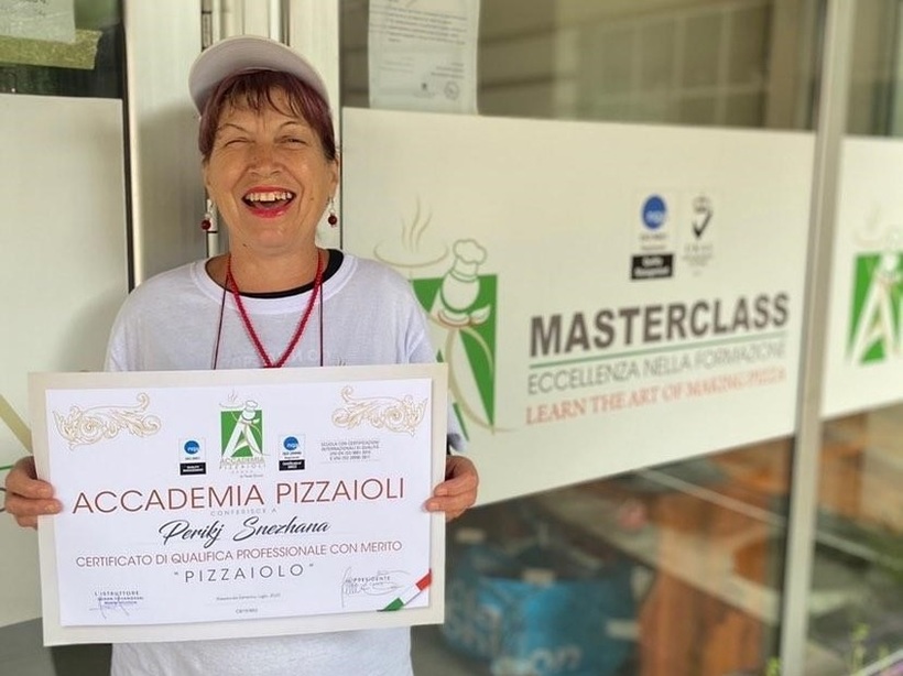 Инспиративна приказна: Снежана(63), највозрасната студентка на Accademia Pizzaioli, е доказ дека никогаш не е доцна за нова професија