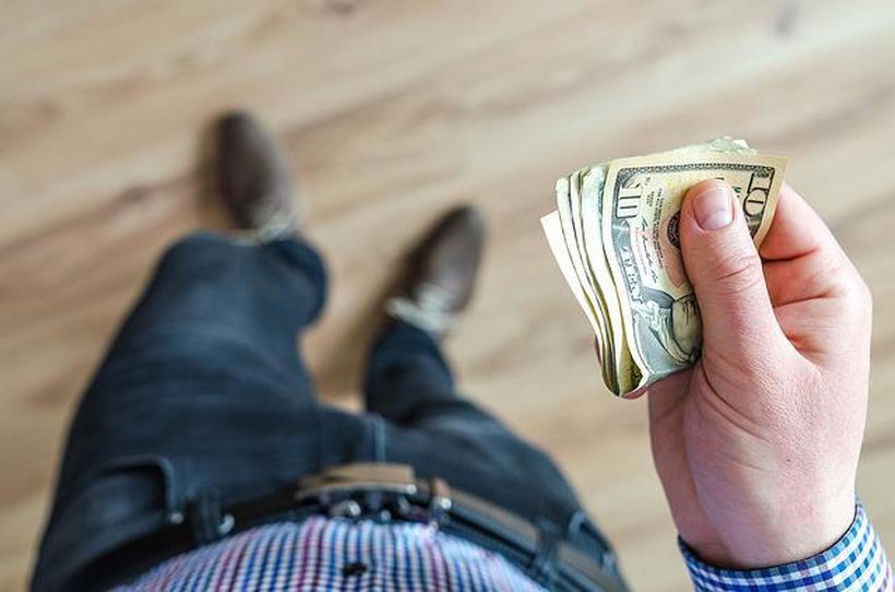 10 финансиски потези на Ворен Бафет: „Ако купувате работи што не ви требаат, наскоро ќе продавате работи што ви требаат“