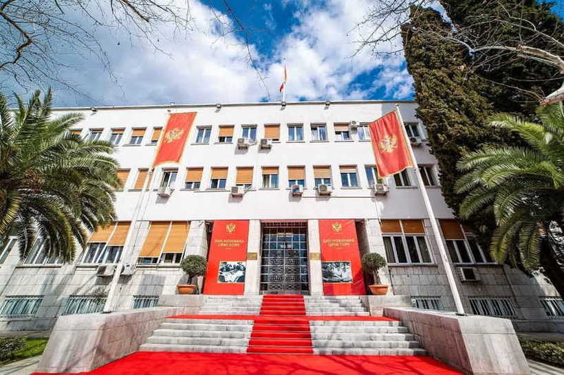 Црна Гора ќе им исплати по 300 евра на луѓето чии имиња беа објавени дека се во самоизолација