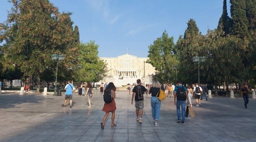 Од 1 јуни во Грција привремено се укинува задолжителната маска и на затворено