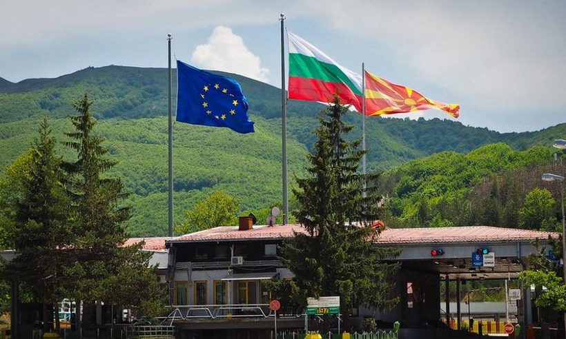 Бугарската компанија ја прекинува вакцинацијата на македонски државјани на граница на 31 јули