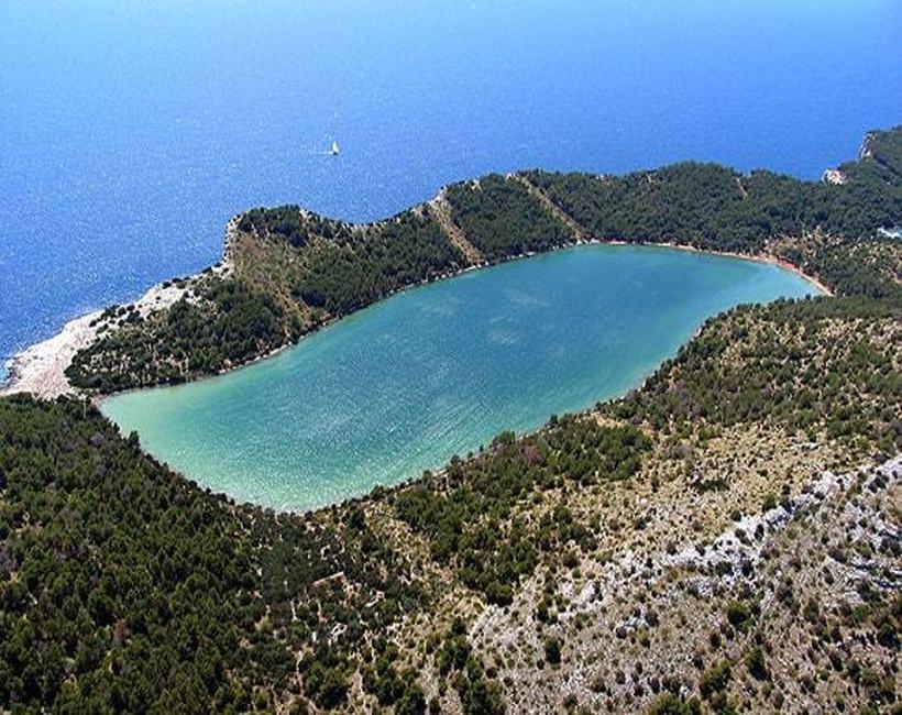 Езеро среде море: Хрватско чудо на природата, каде водата достигнува над 30 степени