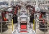 Ѕирнете во фабриката на третиот најбогат човек во светот: Произведува 4.000 автомобили неделно