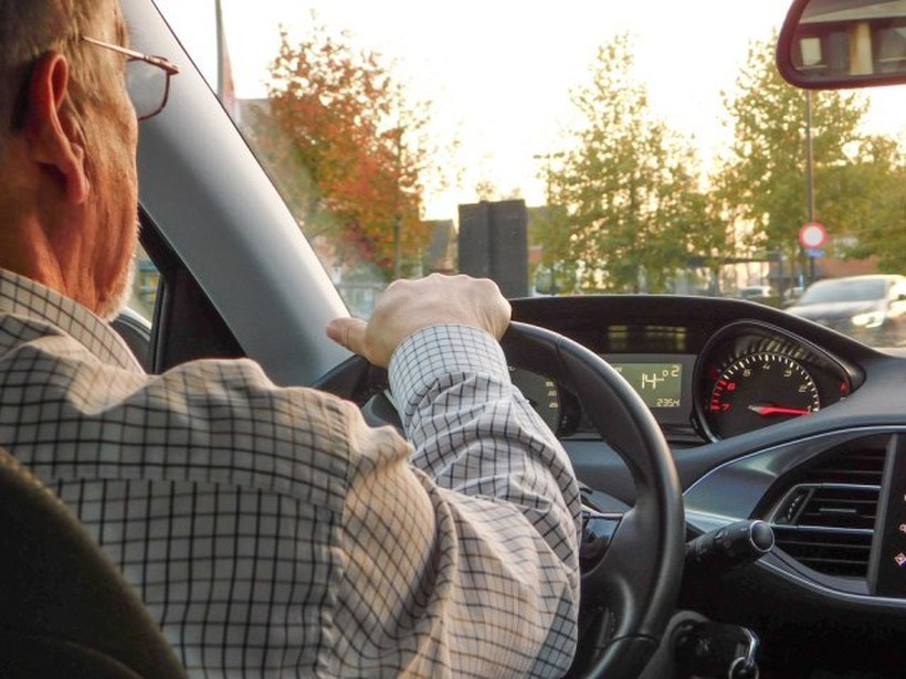 Вратете ја возачката и ќе имате бесплатен јавен превоз - Германија ги стимулира старите да не возат