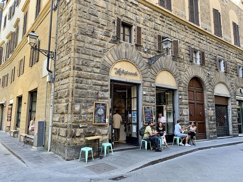 Гостин повикал полиција за цена на кафе – барот казнет со 1.000 евра