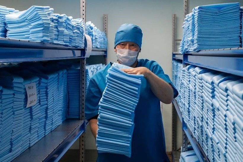 Компанијата што стои позади Зара ќе прави униформи за најпогодените болници во Шпанија