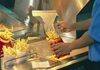 Пржење компирчиња во германски Мекдоналдс за 1.600 евра плата, наспроти канцелариска работа за 400 евра – што избираат младите Македонци?