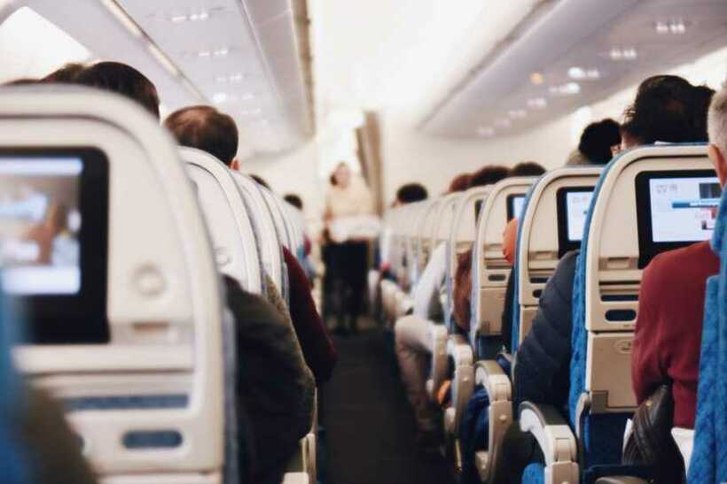 „Многу сме тешки не можеме да полетаме“: Пилот излегол од кабината и им понудил на патниците 500 евра