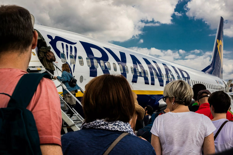 Ryanair бара забрана за алкохол на аеродромите: „Пијаните патници предизвикуваат хаос...“