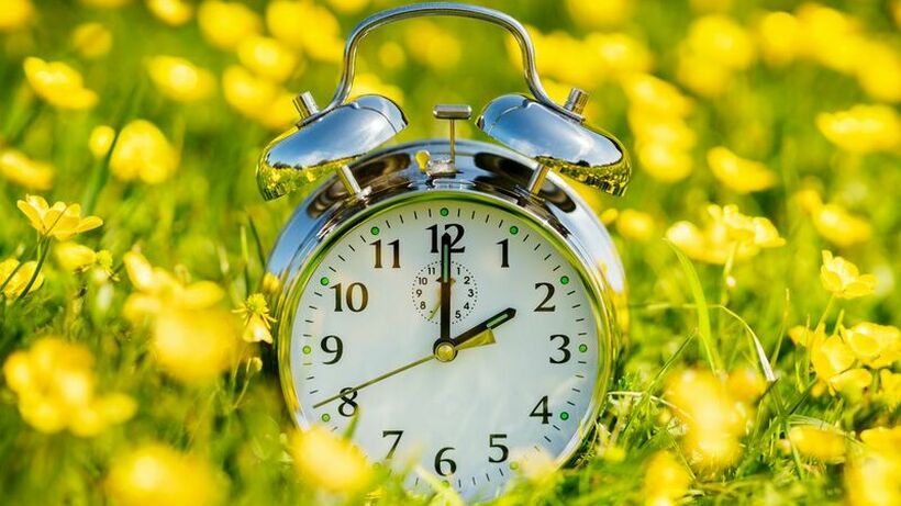 ЗОШТО ЛЕТНОТО СМЕТАЊЕ НА ВРЕМЕТО Е КОНТРАВЕРЗНО: Почна пролетта, еве кога се менува саатот