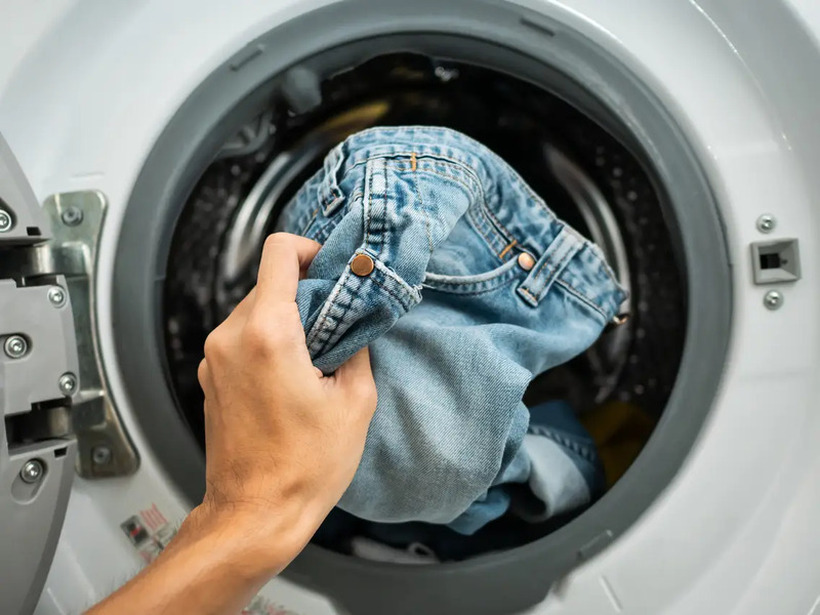 Колку често и како да ги перете фармерките