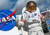 НАСА бара астронаути за лет до Месечината