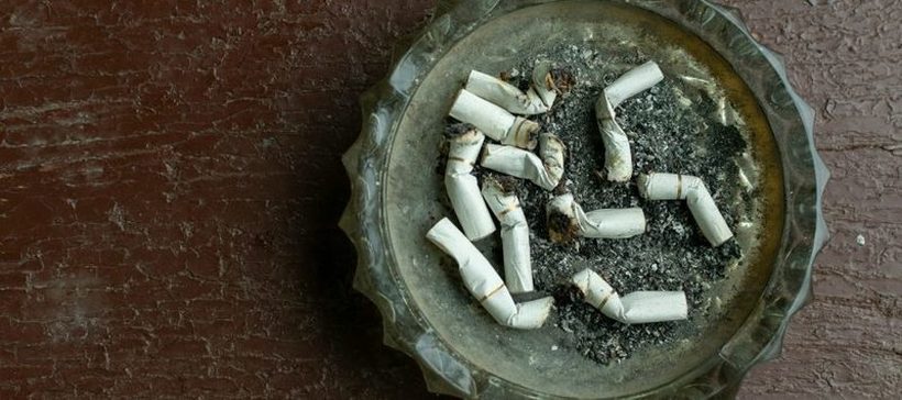 Отстранете го мирисот од цигари со овие пет брзи начини