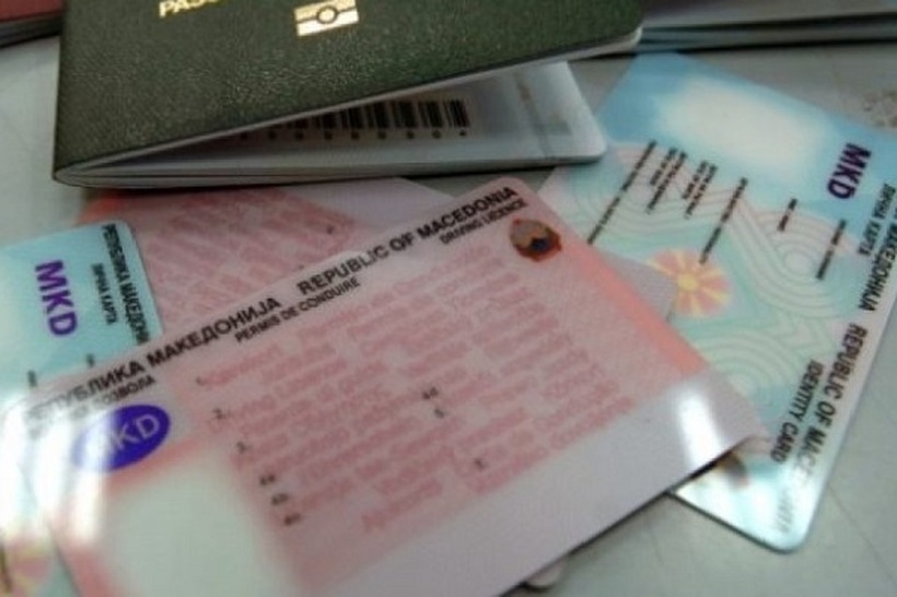 Поради големиот број граѓани кои подигаат лични документи, шалтерите на МВР ќе работат и за викендот