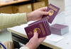 Граѓаните ќе плаќаат по 30 евра за патен лист за да се вратат дома со стар пасош