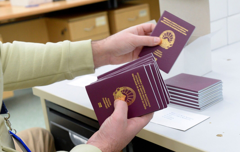 Граѓаните ќе плаќаат по 30 евра за патен лист за да се вратат дома со стар пасош