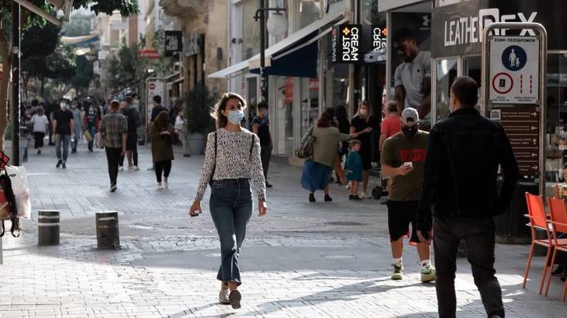 Кипар ја враќа задолжителната маска на затворено