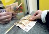 Секој полнолетен граѓанин во Србија ќе добие 100 евра од државата