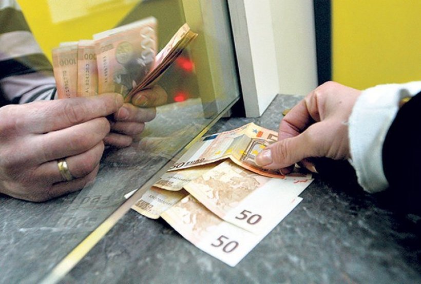 Секој полнолетен граѓанин во Србија ќе добие 100 евра од државата