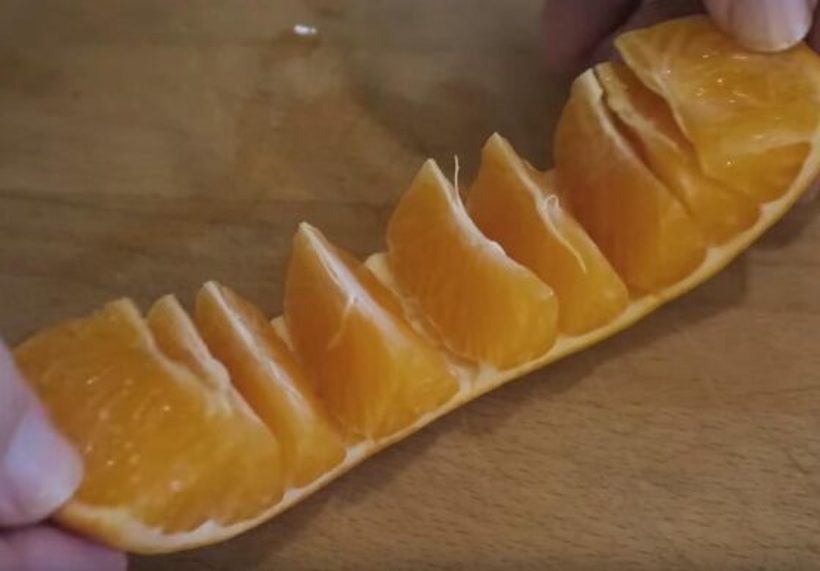 Два едноставни трикови за лупење портокал кои ќе ве воодушеват