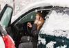Како правилно да постапите ако автомобилот е заглавен во снег?