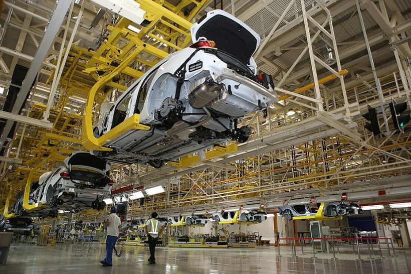 Познатата автомобилска компанија барала од вработените да не одат дома - спијат на подот од фабриката